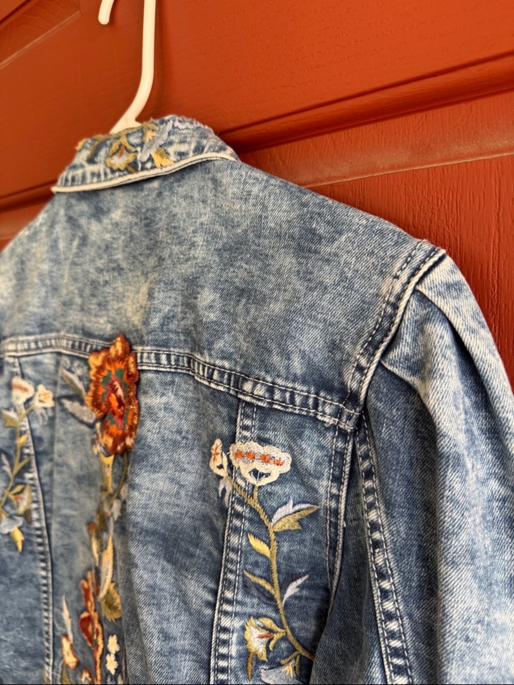 Driftwood Embroidered Floral Light Wash Denim Jacket Small - Picture 7 of 7
